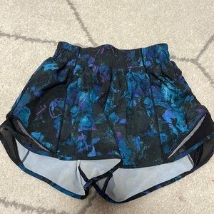 SUPER RARE LULULEMON SHORTS SIZE 0 “4